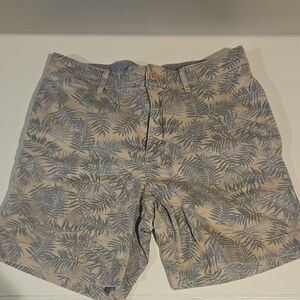Cremieux Men's Tan and Blue Leaf Print Shorts